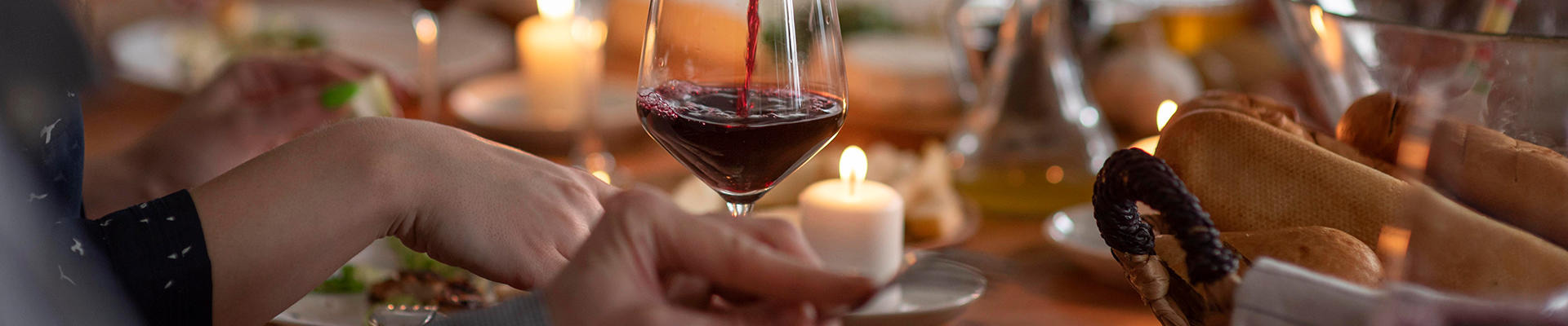 Cena gourmet di lusso con vini abbinati e guida gastronomica