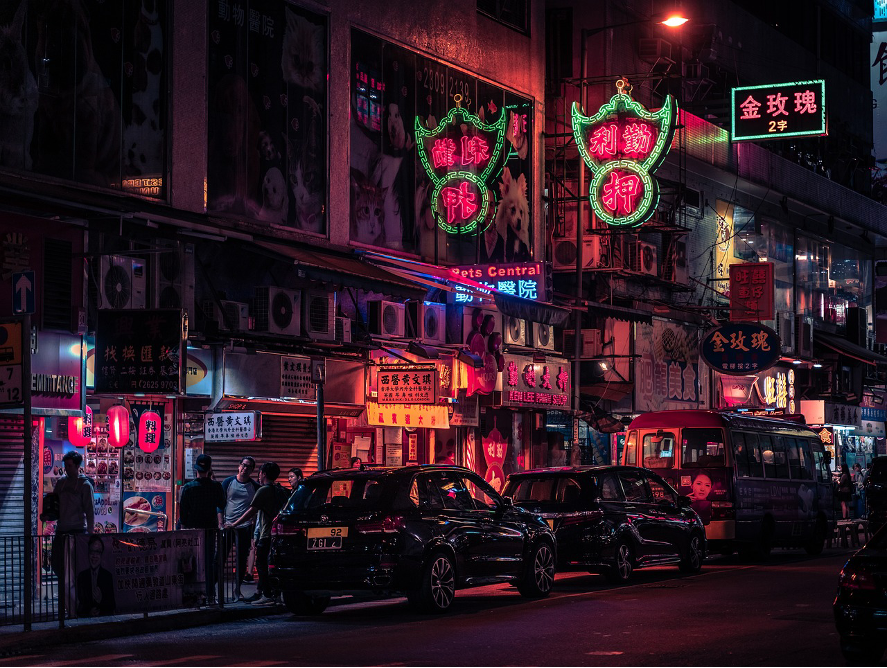 Esplorare la metropoli, assaggiando lo street food di Hong Kong
